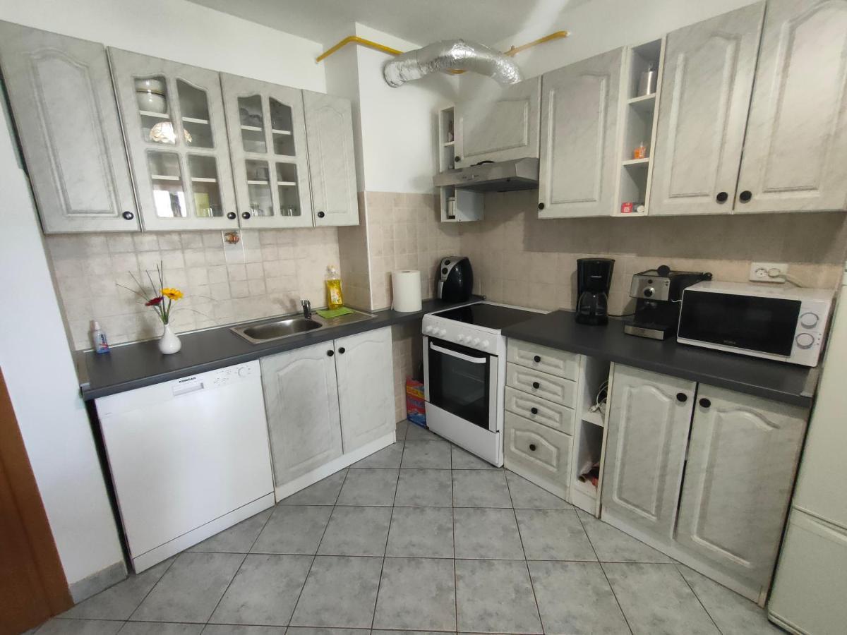 Apartman Bela Apartment Pula Ngoại thất bức ảnh