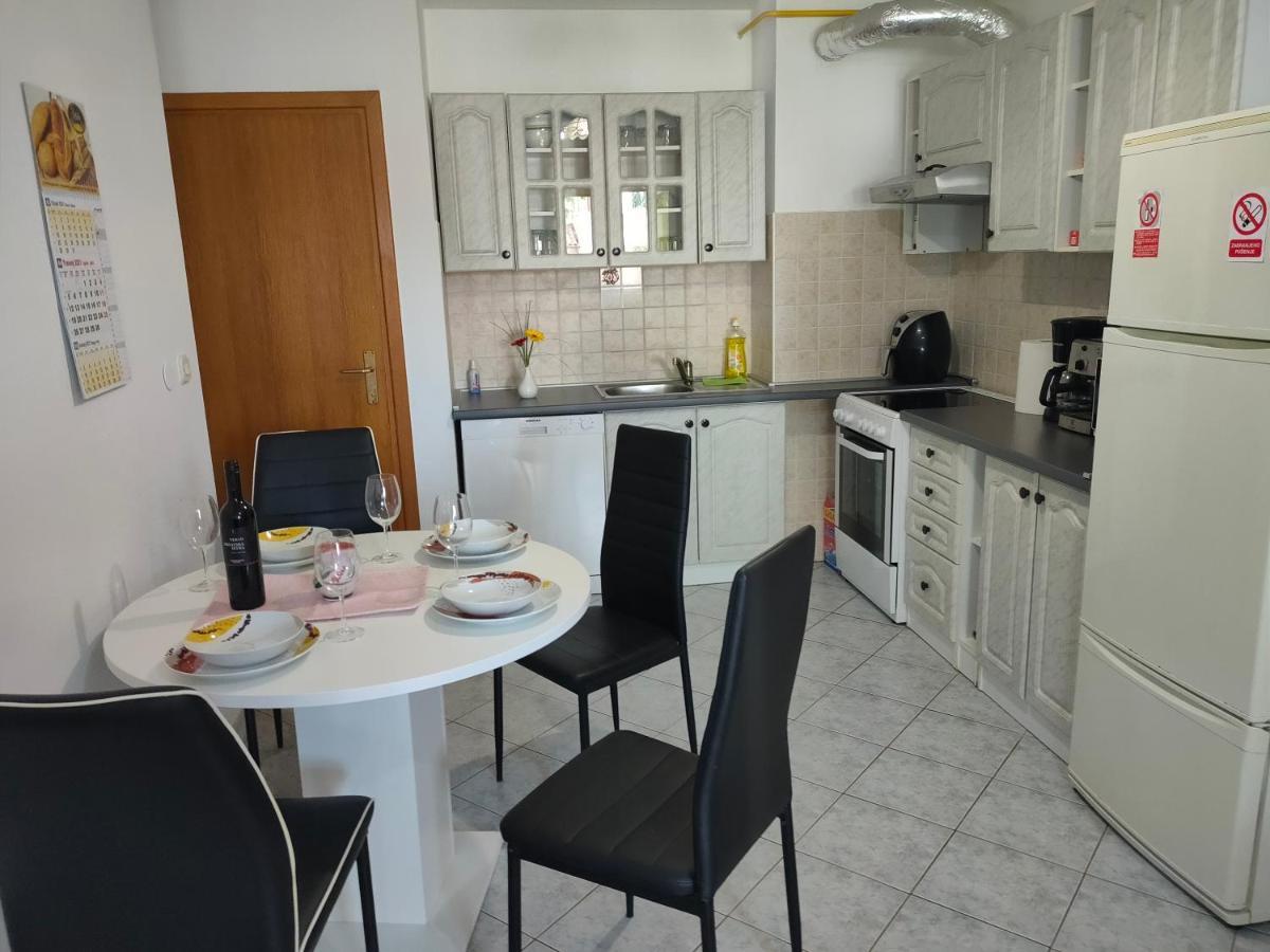 Apartman Bela Apartment Pula Ngoại thất bức ảnh